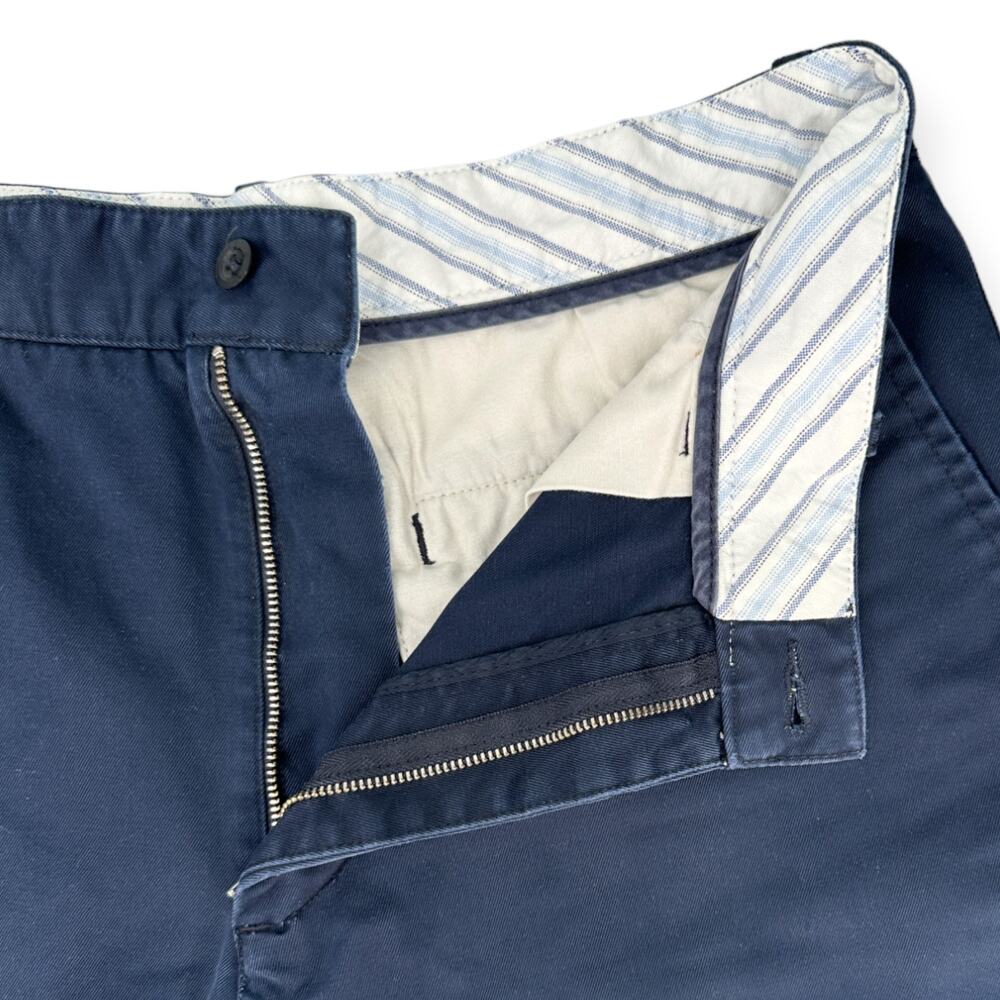 GAP | Size 33 | Essential Navy Blue 9-Inch Flat Front Khaki Chino Walking Shorts - Picture 4 of 7